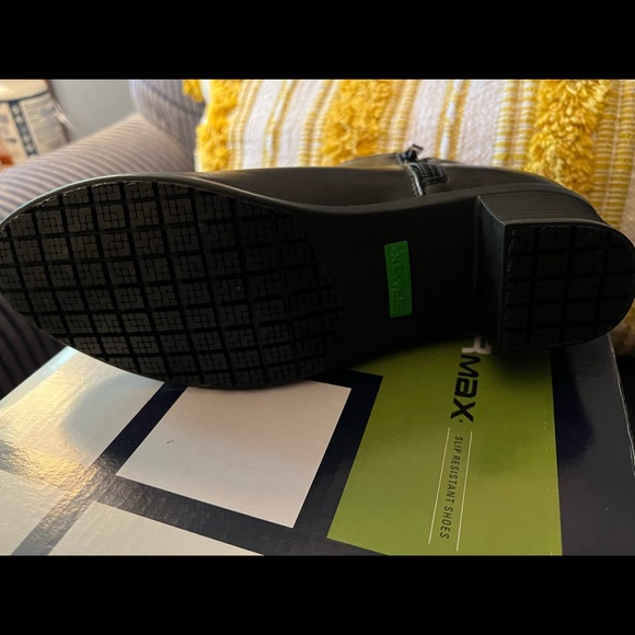SR MAXX slip resistant booties - Picture 2 of 3